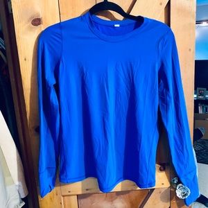 Long sleeve athletic top